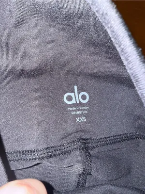 NEW Alo Yoga Womens Sz XXS Black High Waisted Moto Style Leggings Full Length thumbnail 4