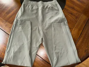 women’s lululemon jogger / pant  thumbnail 3