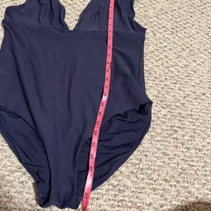& OTHER STORIES Structured V-Cut Swimsuit Textured Navy- Size 12 thumbnail 9