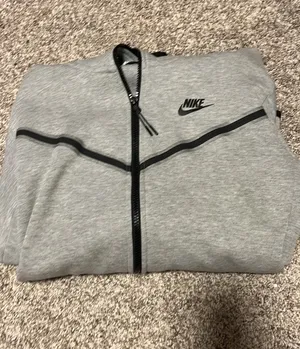 Brand New Nike Tech  thumbnail 2