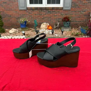 Universal Threads Women's Naomi Wood Wedge Heels with Memory Foam Insole - size 8 thumbnail 5