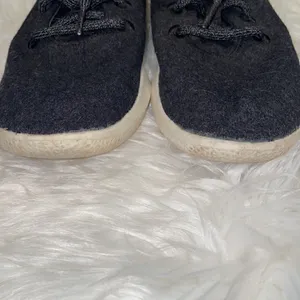 allbirds Women’s Wool Runners dark Gray thumbnail 5