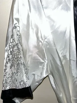 Vintage y2k early 2000s Morgan Taylor White Satin Kimono Robe with Black Trim thumbnail 3