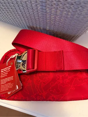 Lululemon Everywhere Belt Bag Lunar New Year, YOSC/DKRD, Dark Red/Gold thumbnail 2