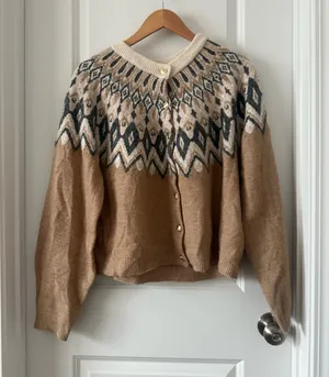H&M Sweater thumbnail 1