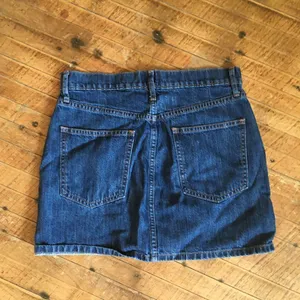 Gap dark wash size 0 Y2K denim micro mini skirt thumbnail 3