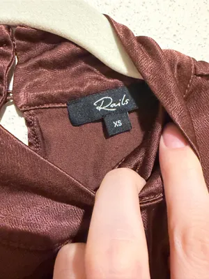 Rails Yolie Satin Mock Neck Crop Sleeveless Tank Top Blouse Raisin Brown Size XS thumbnail 3
