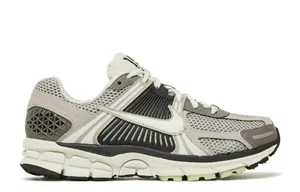 Women’s Nike Zoom Vomero 5 Size 10.5 thumbnail 1