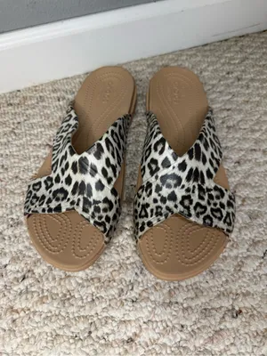 CROCS Women's Sloane Graphic X-Strap Slide Sandal in Leopard Print Size 10 thumbnail 3