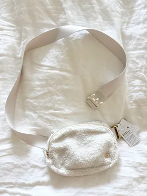 NWT • Lululemon Sherpa Everywhere Belt Bag thumbnail 2