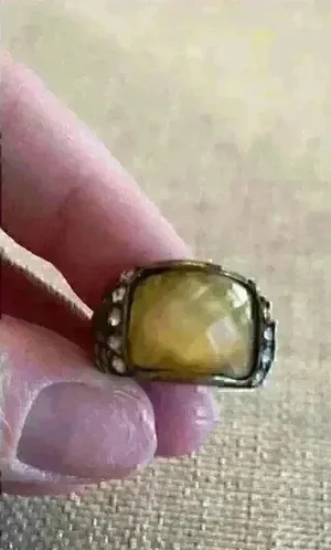 Gold tone Ring with golden‎ stone NWOT Yellow thumbnail 1