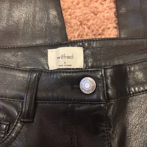 Aritzia Wilfred Womens Sz 4 The Melina Pant Vegan Leather Black #81518 HighWaist thumbnail 3