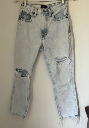 Abercrombie high rise distressed mom jeans 00S 100% cotton thumbnail 1