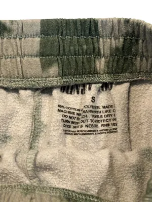 Guns N' Roses Women's Green Tie-dye Cropped Lounge Pants. thumbnail 3