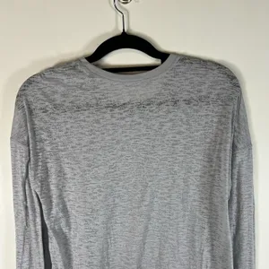 Lululemon Tie Your Practice‎ Long sleeve Gray Women's crew neck Sz 10 Athletic thumbnail 6
