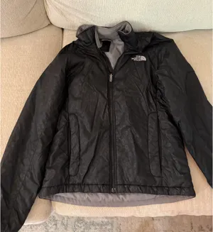 North Face Puffer Jacket  thumbnail 1