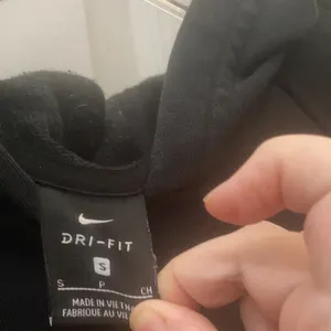 FINAL MARKDOWN Ladies Nike hoodie small thumbnail 2