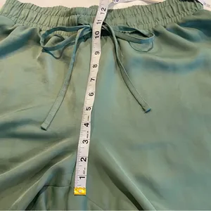 A New Day Jogger Pants Women’s Size Medium Green Lightweight Tapered Leg Pull On thumbnail 11