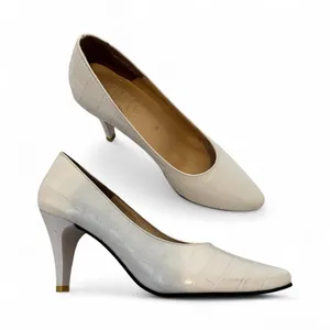 Burberry Vintage White Leather Pumps Heels Womens 5.5 Classic Preppy Luxury thumbnail 1