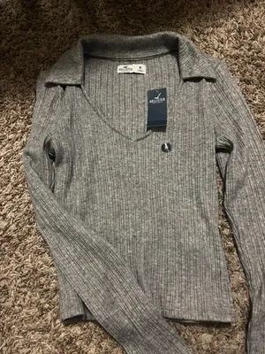 Hollister Sweater thumbnail 1
