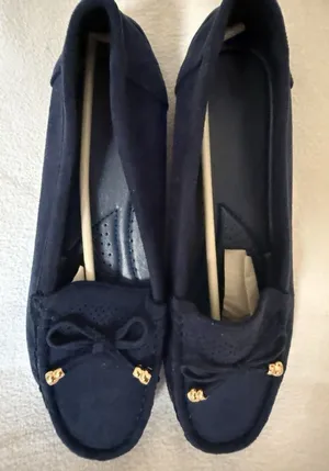 Women's Navy Blue Sueded Loafer Flats Bow Gold Tone Hardware Comfort Size 7 thumbnail 1