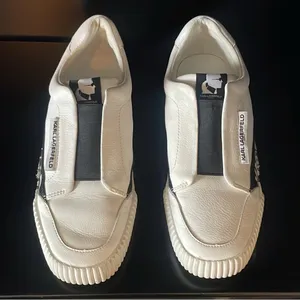 KARL LAGERFELD PARIS Josie Leather White Black Slip-On Sneakers $129 EUC Wmn’s 7 thumbnail 3