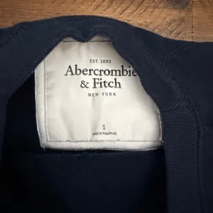 Abercrombie & Fitch Womens Graphic Sweatshirt Navy Blue Bulldog A&F Pullover thumbnail 3