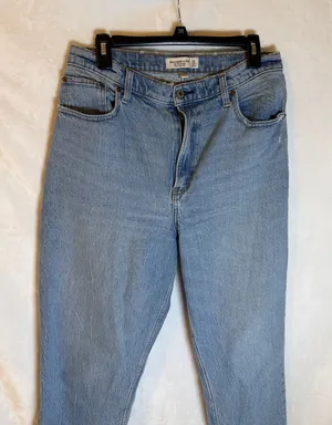 Abercrombie & Fitch Classic Light Wash High-Rise Straight Jeans thumbnail 1