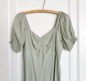 Madewell • Sweetheart Puff-Sleeve Midi Dress in Frosted Sage green bias cut thumbnail 3