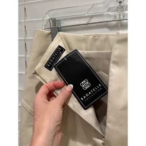 NEW Bagatelle Collection Mini Skirt Women L Cream Faux Leather Stitched Modern thumbnail 4