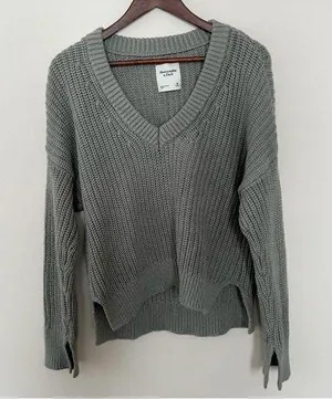 Abercrombie & Fitch Chunky knit V-neck Sweater Pullover Relaxed Fit Size Medium thumbnail 1