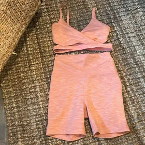 Outdoor Voices Coral Two Piece Sports Bra/Biker Short Combo Size Small thumbnail 2