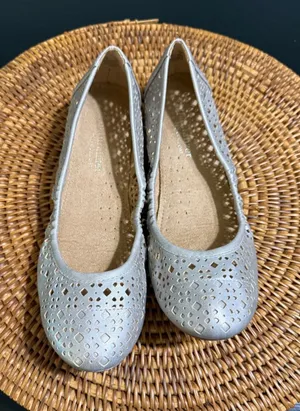 Naturalizer Lindo Silver Metallic Perforated Ballet Flats N5 Comfort Womens 7M thumbnail 1