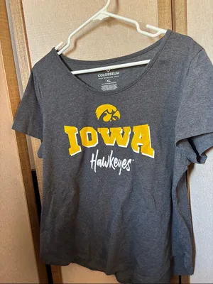 Colosseum Iowa Hawkeyes Charcoal and Gold Graphic Tee XL thumbnail 1