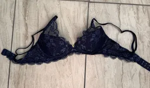 Victoria Secret Bra thumbnail 1