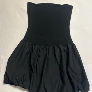 Urban Outfitters Kimchi Blue Strapless Black Tube bubble hem Dress thumbnail 2