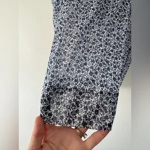 Margaret O’Leary 100%‎ Cotton Blue and White Floral Pattern Tank Top Blouse thumbnail 5