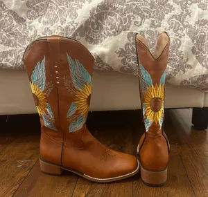 Boots Size 8 thumbnail 2