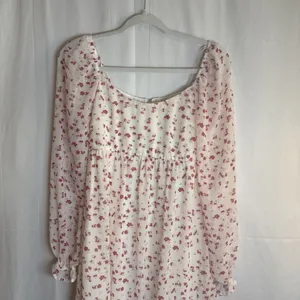 FRANCESCA'S MI AMI WHITE RED FLORAL LONG SLEEVE BABYDOLL DRESS Size XS Preowned thumbnail 2