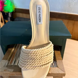 Steve Madden Jolina Beige Slip On Sandals thumbnail 4
