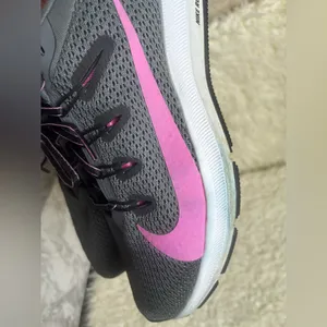Nike Women's Size 10 Quest Grey Pink Running Sneakers thumbnail 14