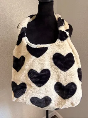 Faux Fur Heart Tote Bag - Black Hearts on Cream thumbnail 2