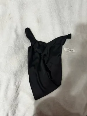 NWT Boutique Black Bandana Top, would be perfect for going out or gameday!! It’s to big on me so i’ve never worn! Really nice silky material! Bought for $49 asking $15 😊 #gamedaytop #goingouttop #bandanatop silky fabric, black top, bandana style, sleeveless, crop top, party wear, nightlife fashion, statement top, trendy, chic thumbnail 2