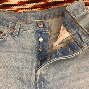 Levis 501 Denim Jeans 28x32 Light Wash Blue Straight Button Fly BIG E Frayed Hem Premium 12501-0373 Measurement in pics thumbnail 4