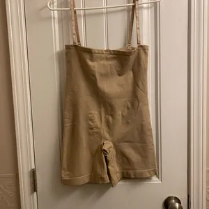 Seamless High-Waist Shapewear in Beige NWOT thumbnail 4