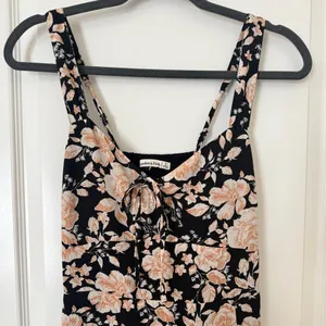 Abercrombie & Fitch Black Pink Floral Tie Front Midi Dress Size S Adjustable thumbnail 4