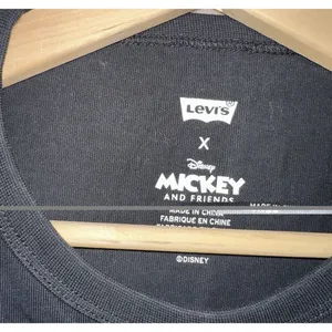 Levi's Disney Mickey And Friends T-Shirt Womens Sz M Black Short Sleeve Pullover thumbnail 4