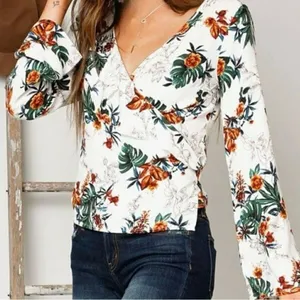 Gimmicks by BKE Floral Wrap Blouse H5 thumbnail 3