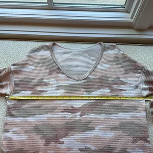 American Eagle Long Sleeve Oversized Peach Camo Waffle Knit Top size XS thumbnail 7