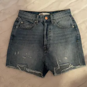 MOVING SALE!! NWOT Zara high waisted denim shorts! thumbnail 1